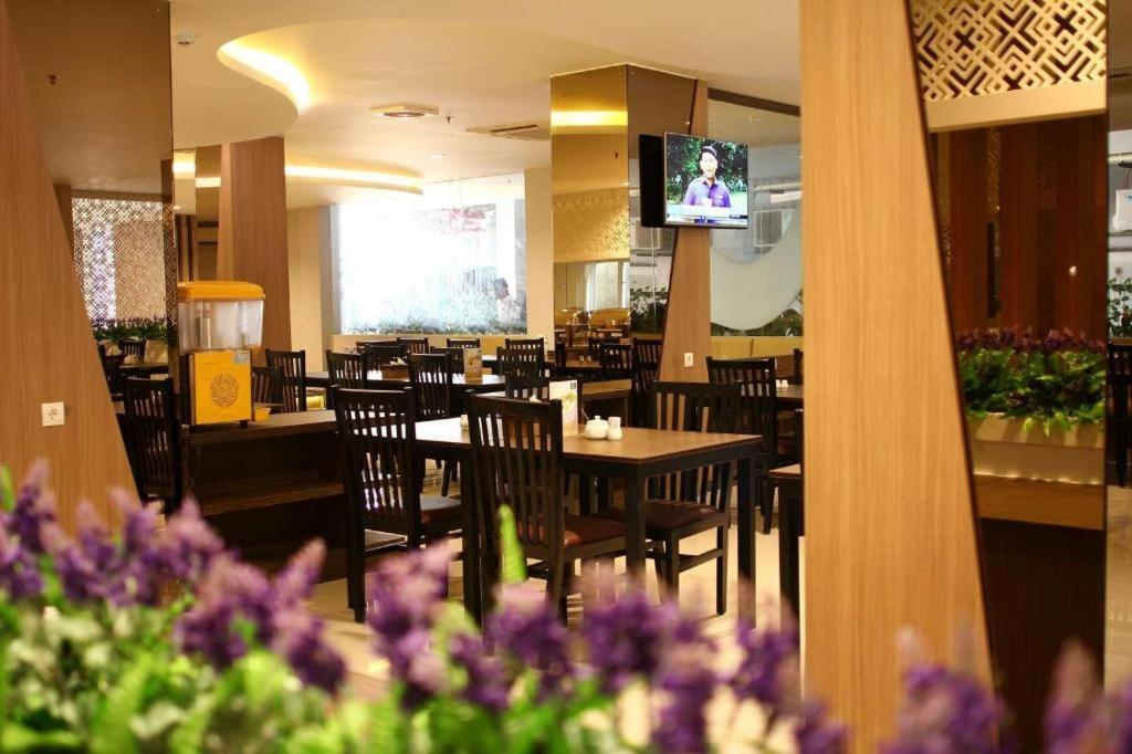 Hotel Astoria Bandar Lampung Bagian luar foto