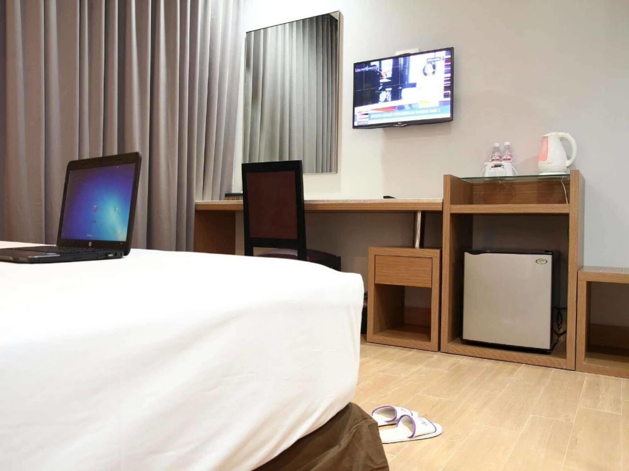 Hotel Astoria Bandar Lampung Bagian luar foto