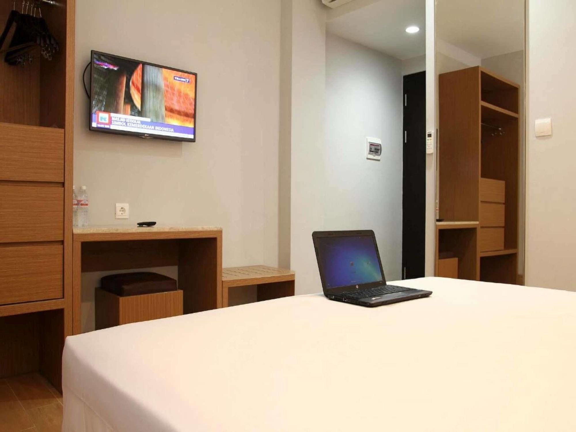 Hotel Astoria Bandar Lampung Bagian luar foto